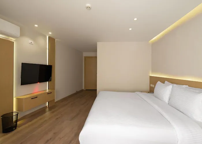 Elegance Grand City Hotel