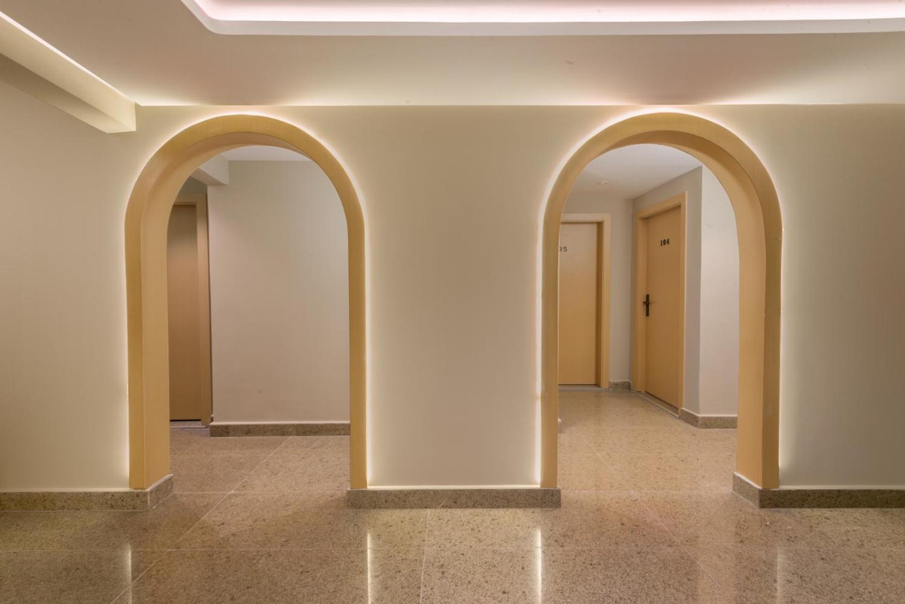 Elegance Grand מלון